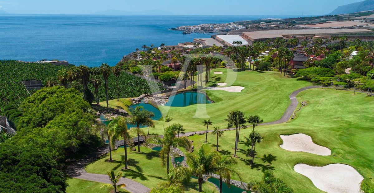 Magnificent plot with sea views in Golf de Abama