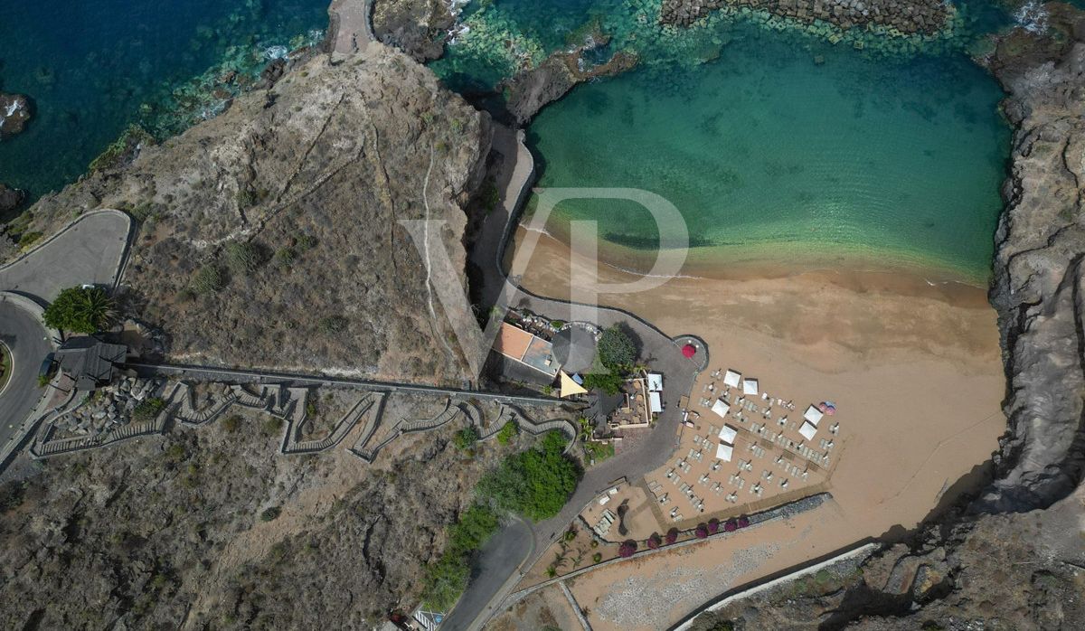 Magnificent plot with sea views in Golf de Abama