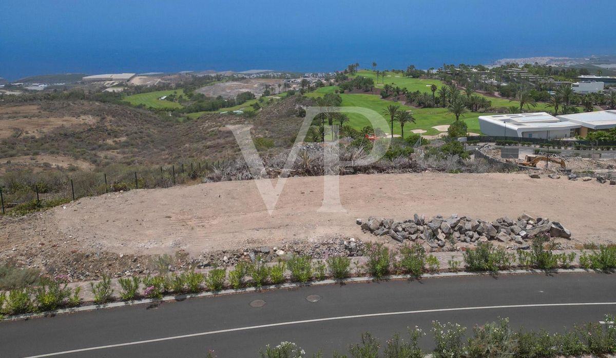 Magnificent plot with sea views in Golf de Abama
