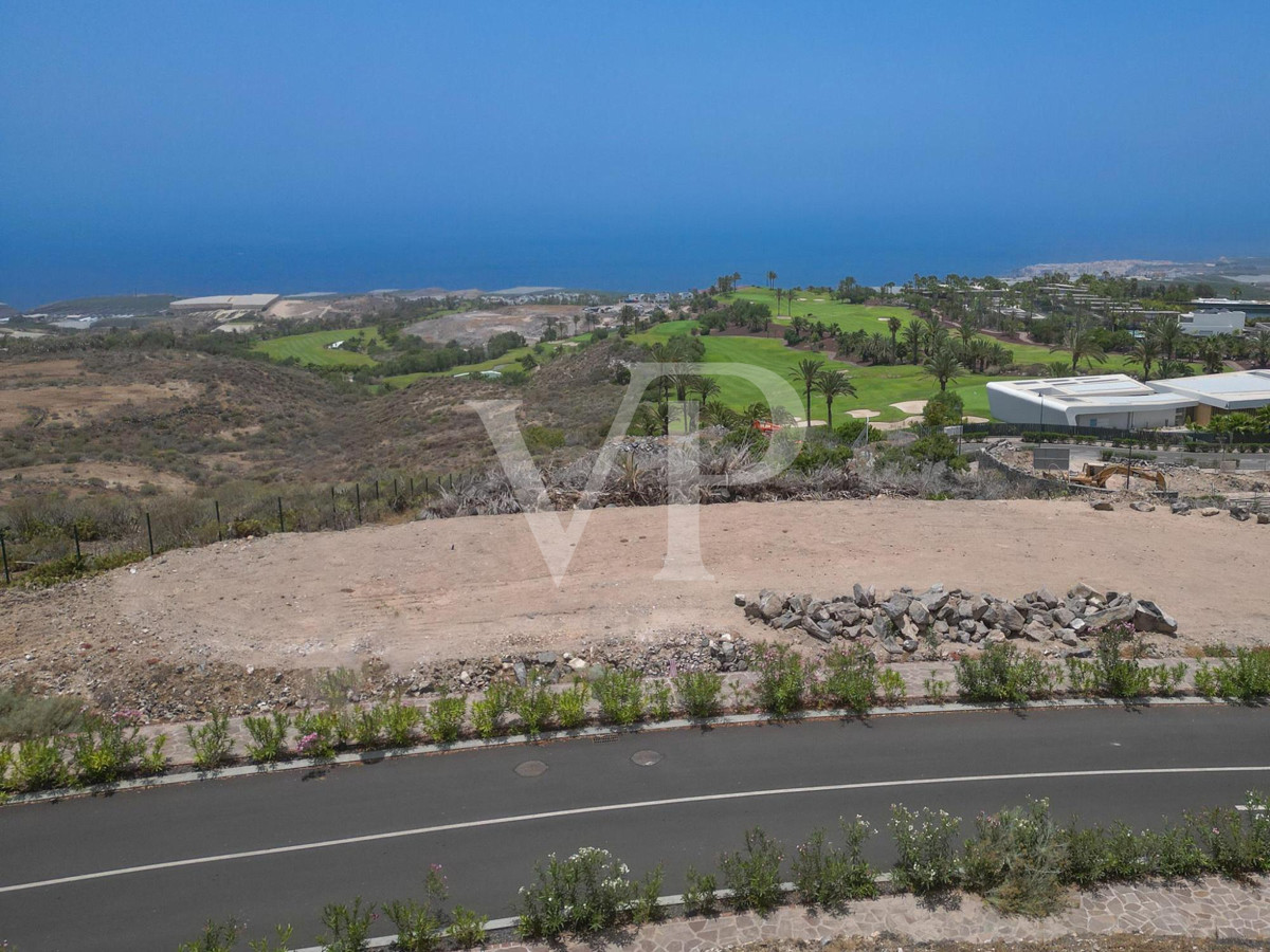 Magnificent plot with sea views in Golf de Abama