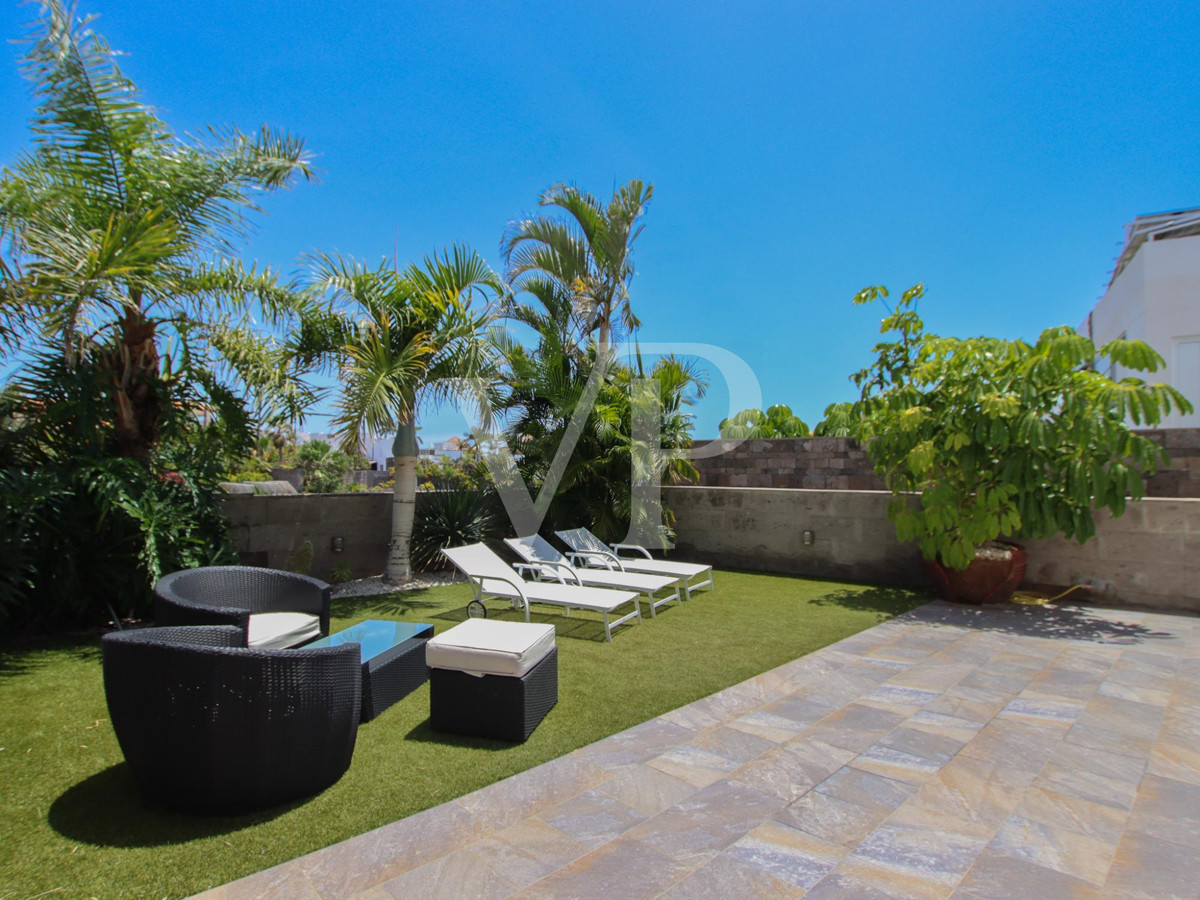 Exclusive modern villa with sea views just a few steps to the beach el Duque