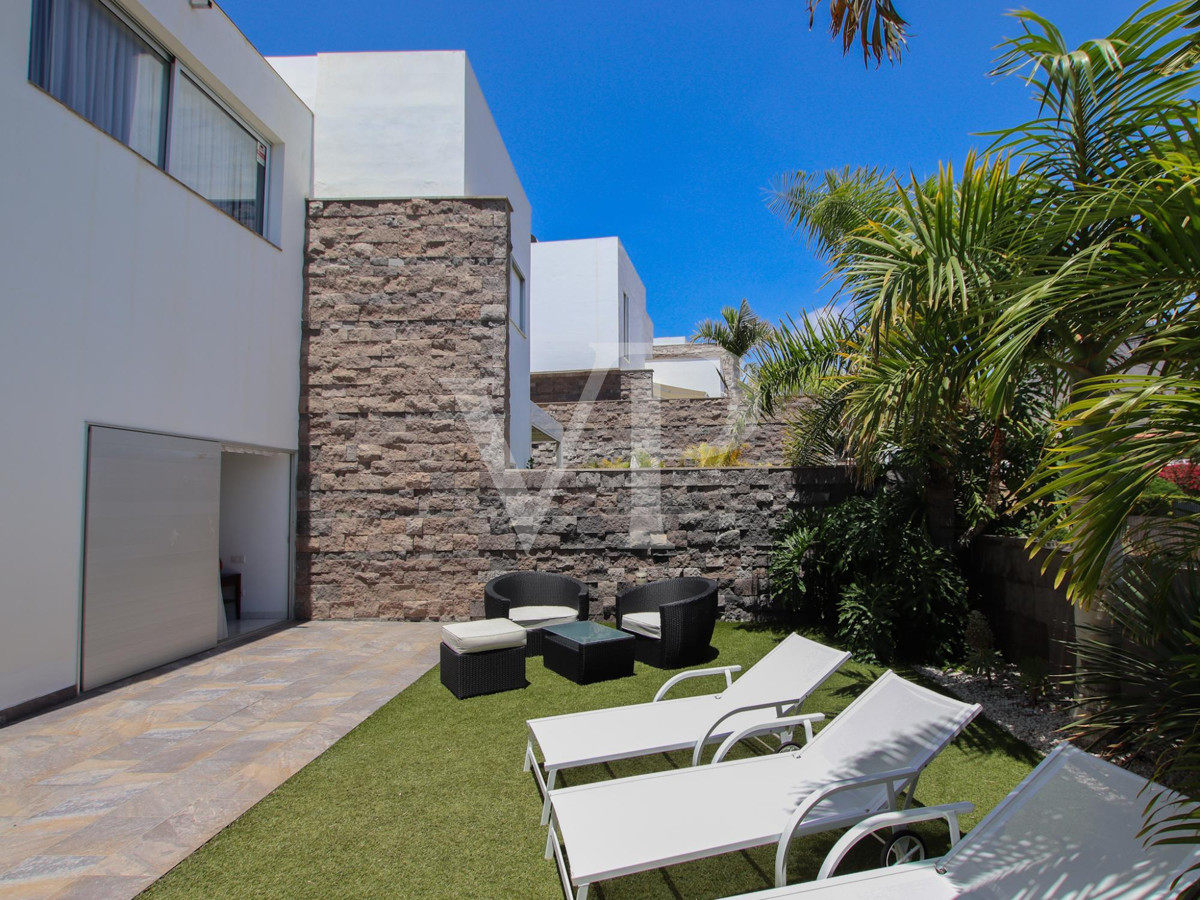 Exclusive modern villa with sea views just a few steps to the beach el Duque