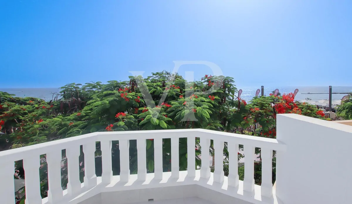 Fantastisches Reihenhaus in in erster Meereslinie am Playa Fañabe