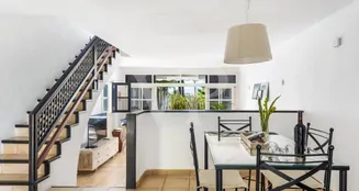 von_poll_real_estate_property_ES223183932_image_230