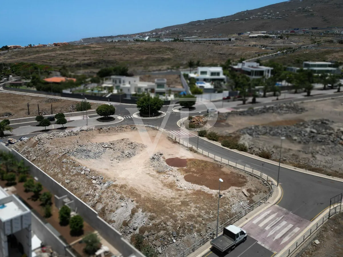 Parcela residencial con licencia y vistas al mar en Golf Costa Adeje