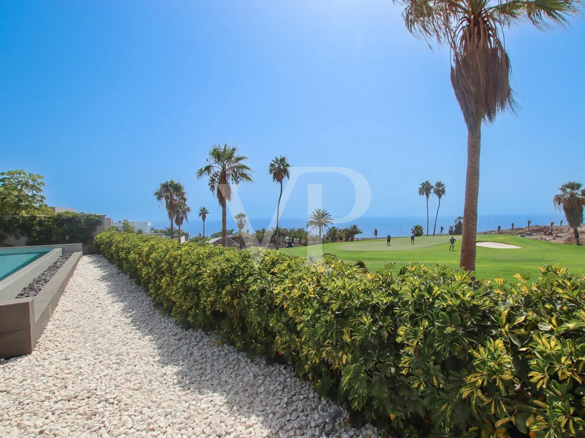Parcela residencial con licencia y vistas al mar en Golf Costa Adeje