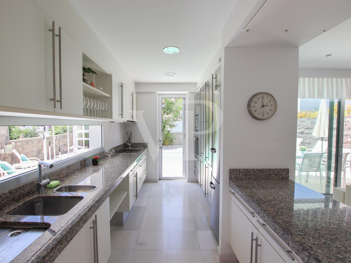 Exclusive modern villa with sea views just a few steps to the beach el Duque