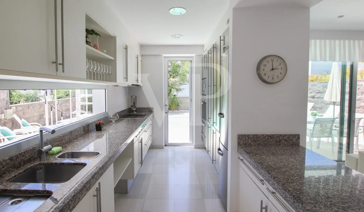 Exklusive moderne Villa mit Meerblick nur wenige Minuten vom Strand El Duque