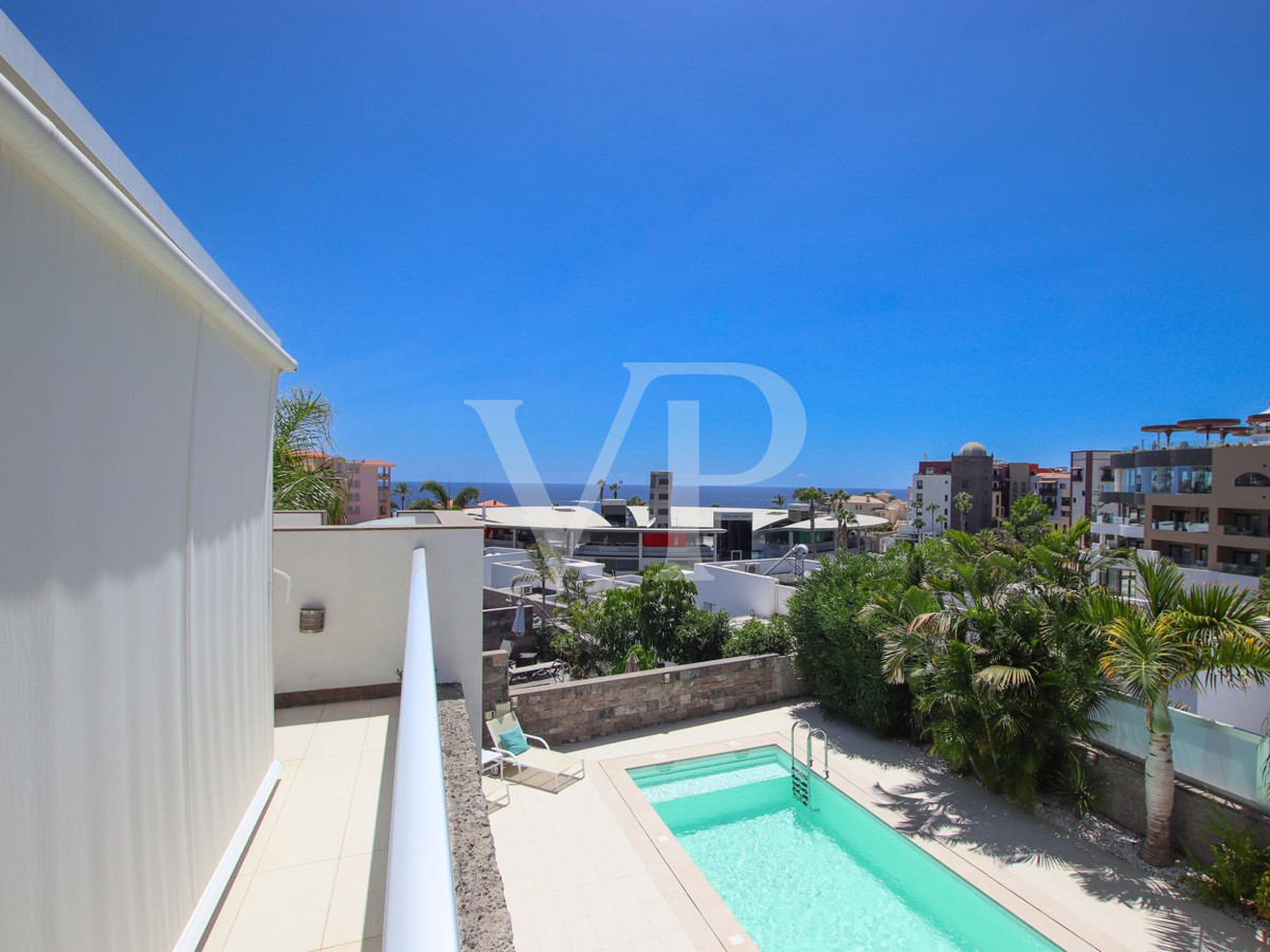 Exclusiva villa moderna con vistas al mar a pocos metros de la playa del Duque