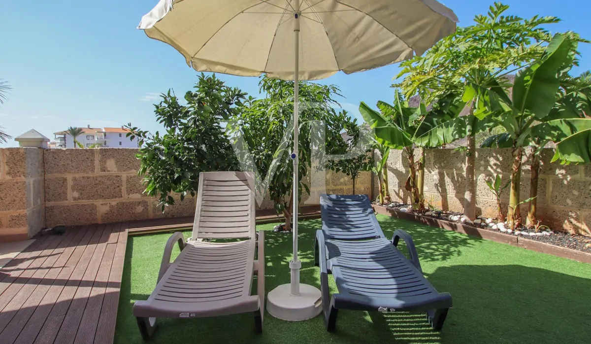 Casa bifamiliare ristrutturata con giardino a Los Cristianos