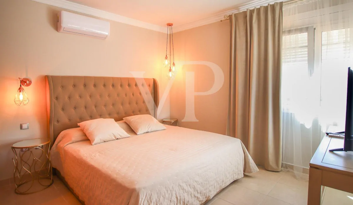 Casa bifamiliare ristrutturata con giardino a Los Cristianos