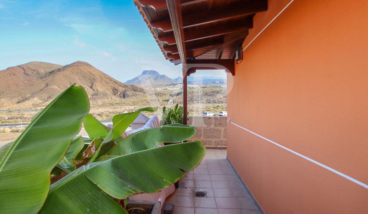 Eck- Doppelhaushälfte mit privatem Pool in Los Cristianos