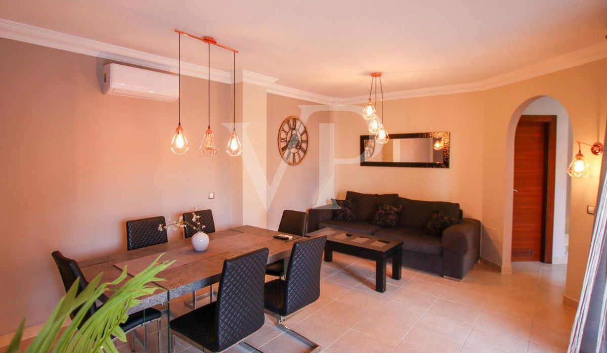 Eck- Doppelhaushälfte mit privatem Pool in Los Cristianos