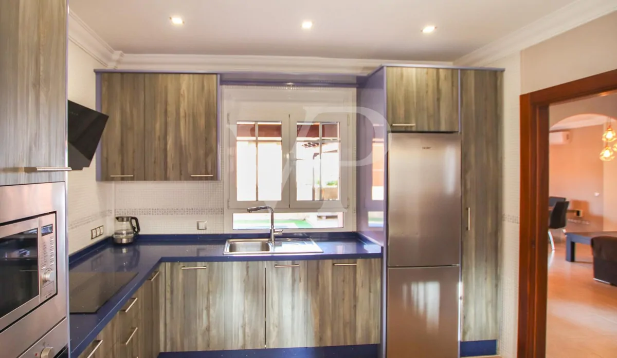 Chalet de esquina con piscina privada en Los Cristianos