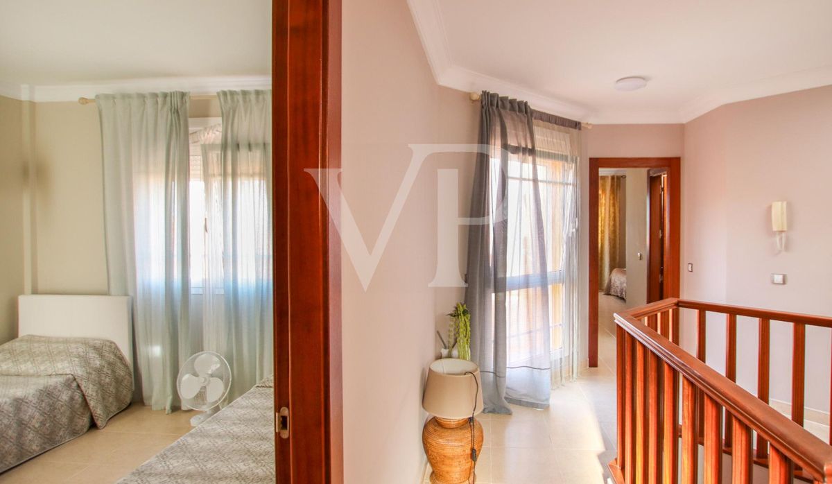 Eck- Doppelhaushälfte mit privatem Pool in Los Cristianos