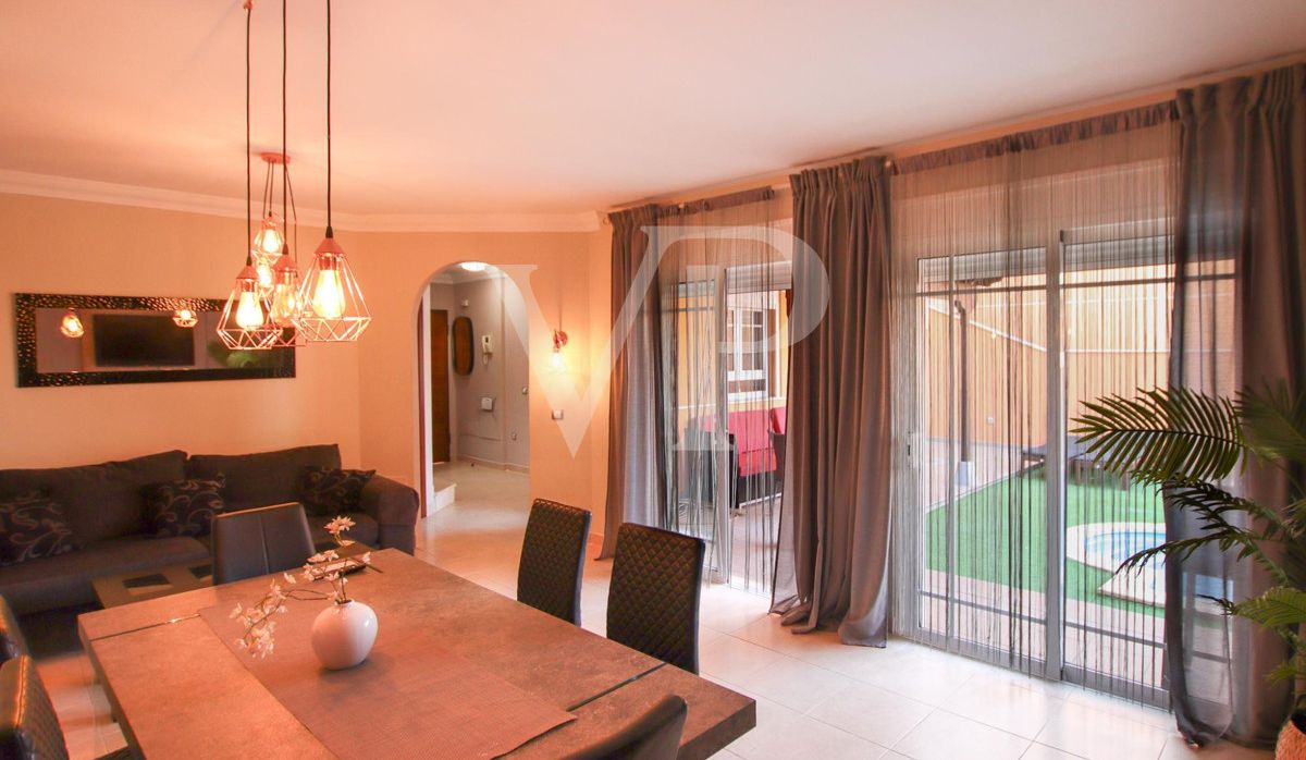 Eck- Doppelhaushälfte mit privatem Pool in Los Cristianos