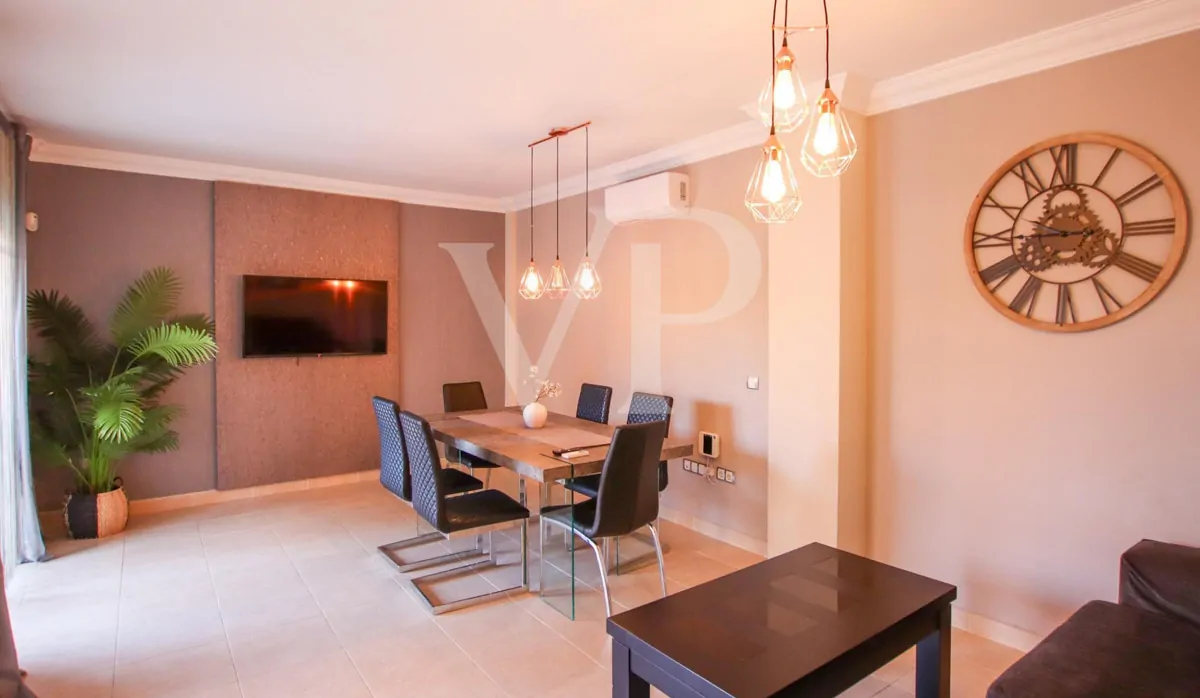 Chalet de esquina con piscina privada en Los Cristianos