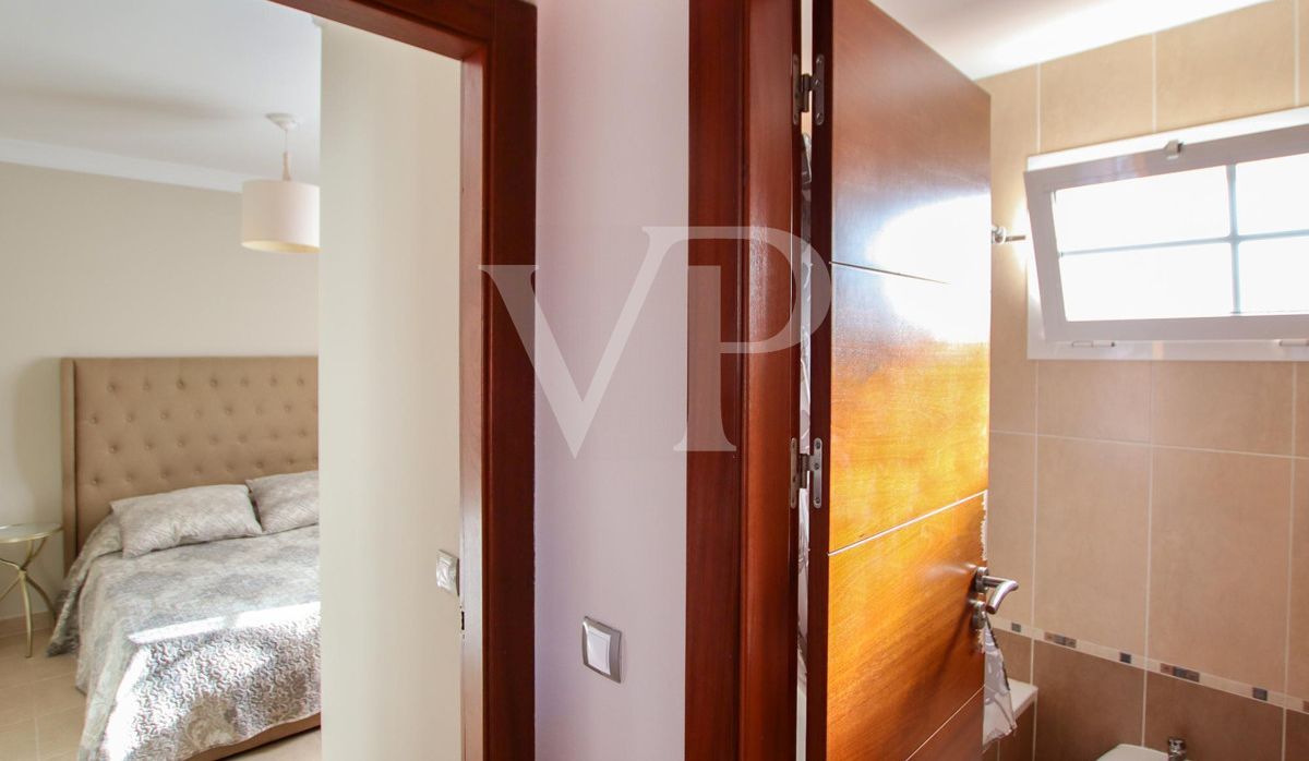Eck- Doppelhaushälfte mit privatem Pool in Los Cristianos