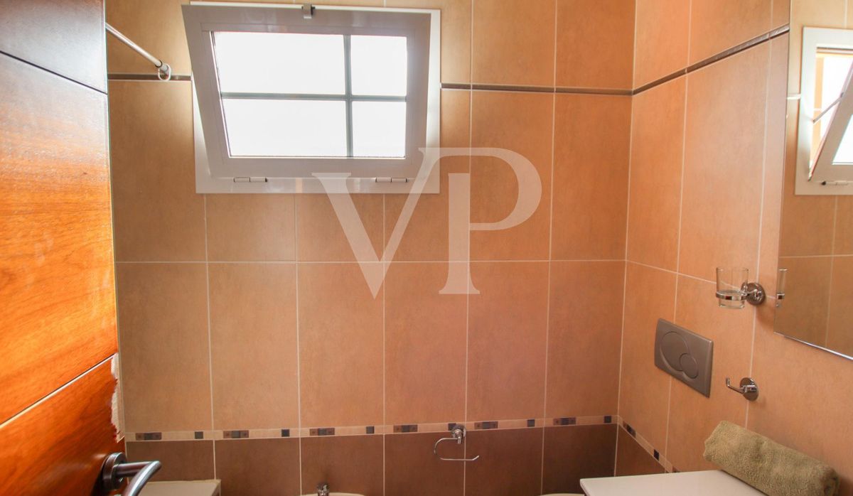 Eck- Doppelhaushälfte mit privatem Pool in Los Cristianos