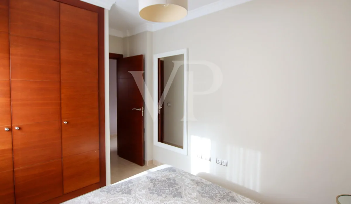 Chalet de esquina con piscina privada en Los Cristianos