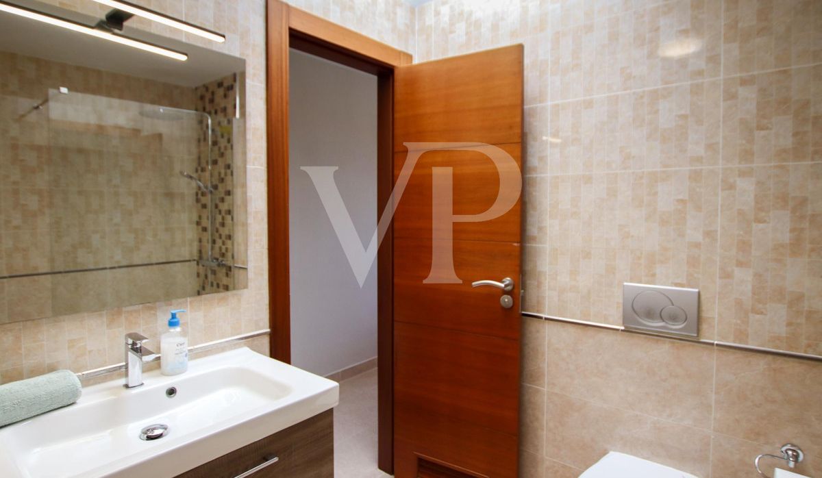 Eck- Doppelhaushälfte mit privatem Pool in Los Cristianos