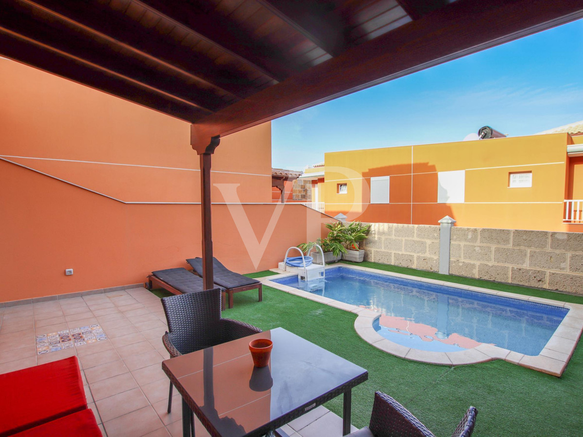 Corner semi-detached house with private pool in Los Cristianos