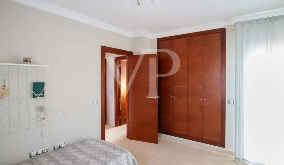 Chalet de esquina con piscina privada en Los Cristianos