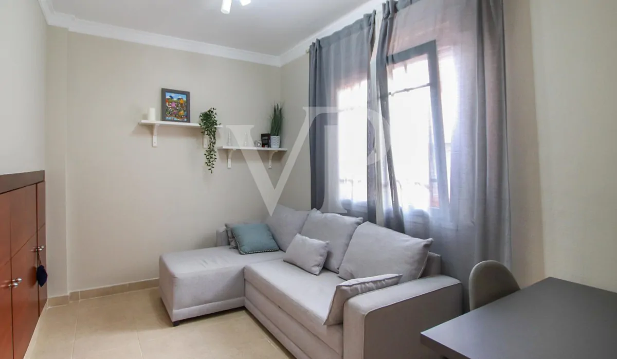 Chalet de esquina con piscina privada en Los Cristianos