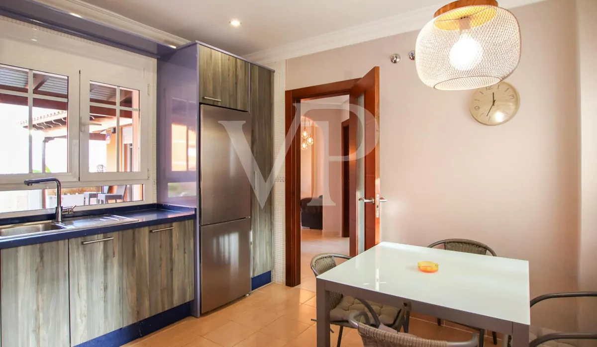 Chalet de esquina con piscina privada en Los Cristianos