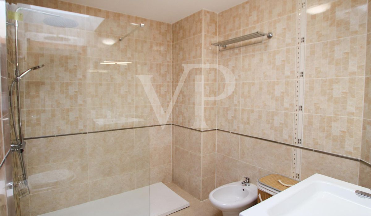 Eck- Doppelhaushälfte mit privatem Pool in Los Cristianos