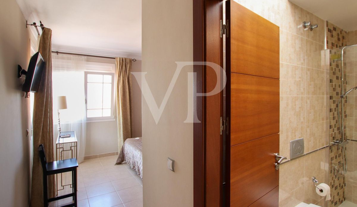 Eck- Doppelhaushälfte mit privatem Pool in Los Cristianos