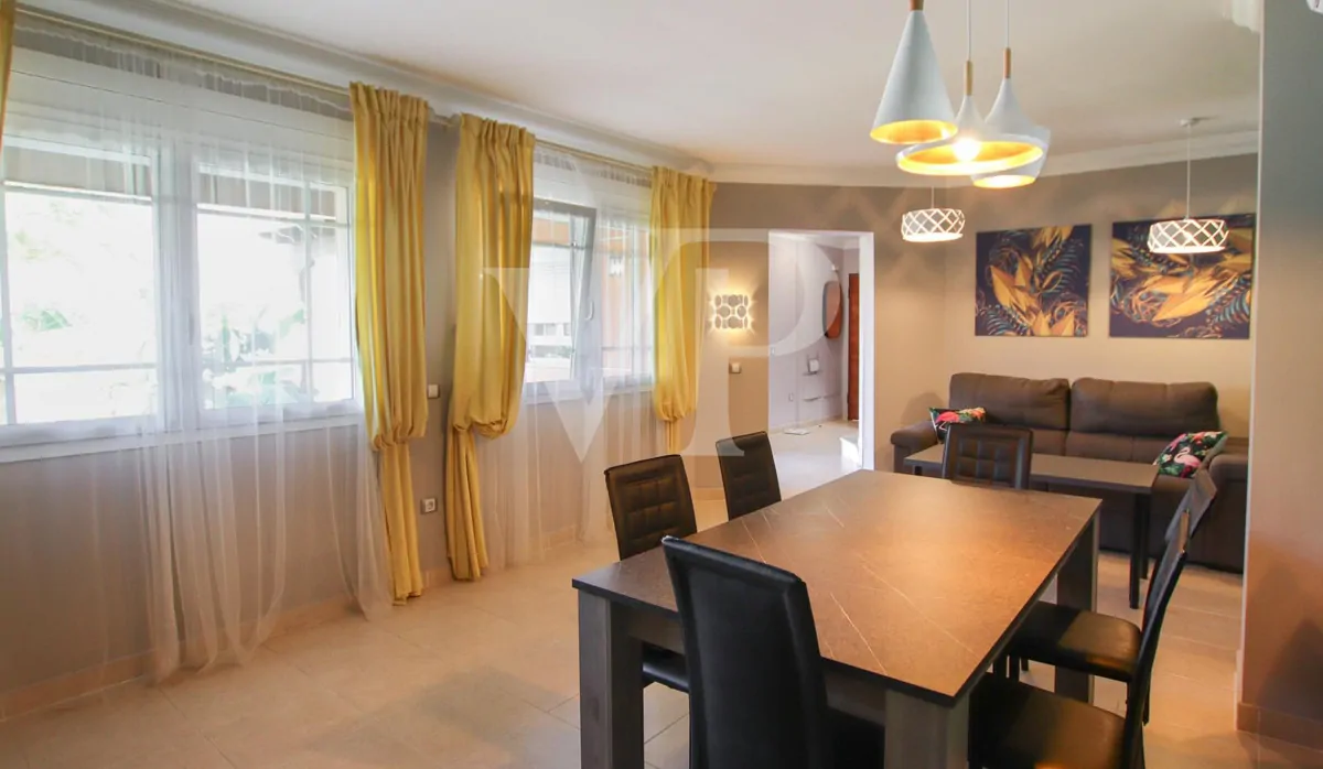 Casa bifamiliare ristrutturata con giardino a Los Cristianos