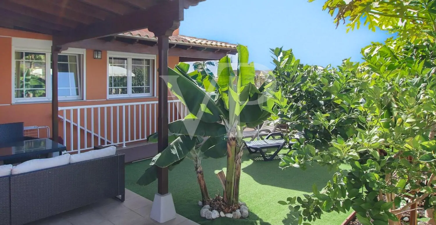 Casa bifamiliare ristrutturata con giardino a Los Cristianos