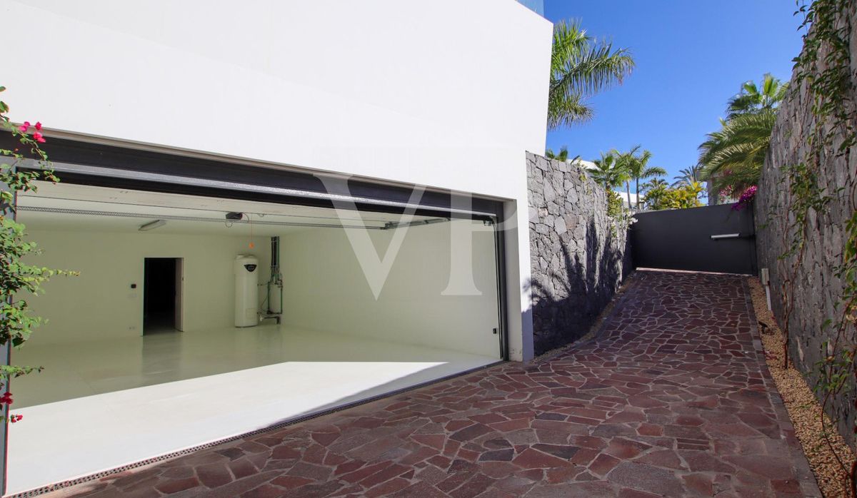 Elegant Luxury Villa in the heart of Abama Golf