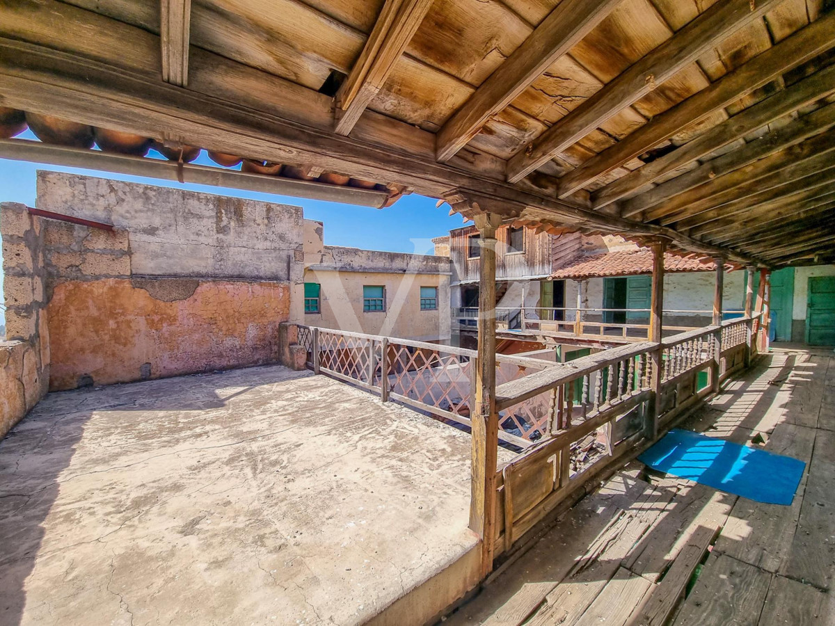 Historisches denkmalgeschütztes Haus zum Sanieren im Zentrum von Vilaflor