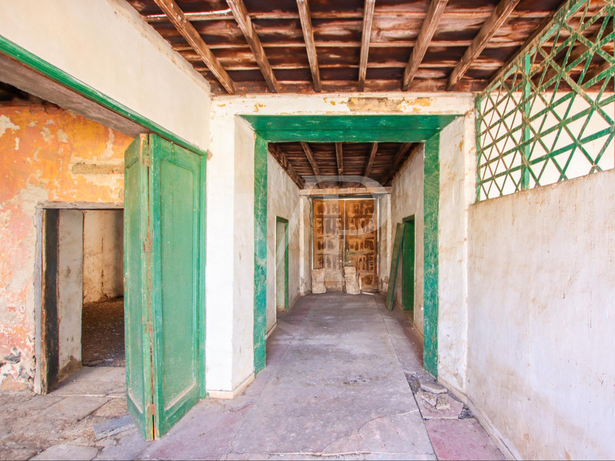 Historisches denkmalgeschütztes Haus zum Sanieren im Zentrum von Vilaflor