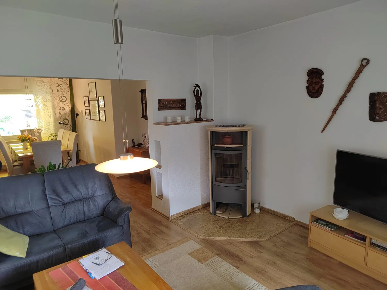 Wohnzimmer mit Kamin