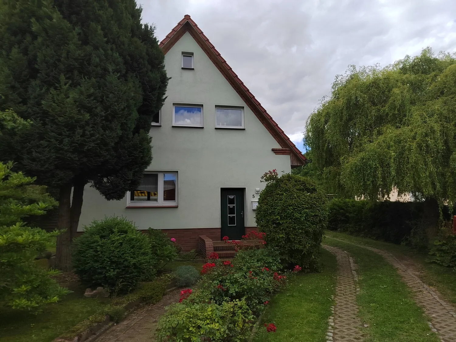 Haus Vorderansicht 1