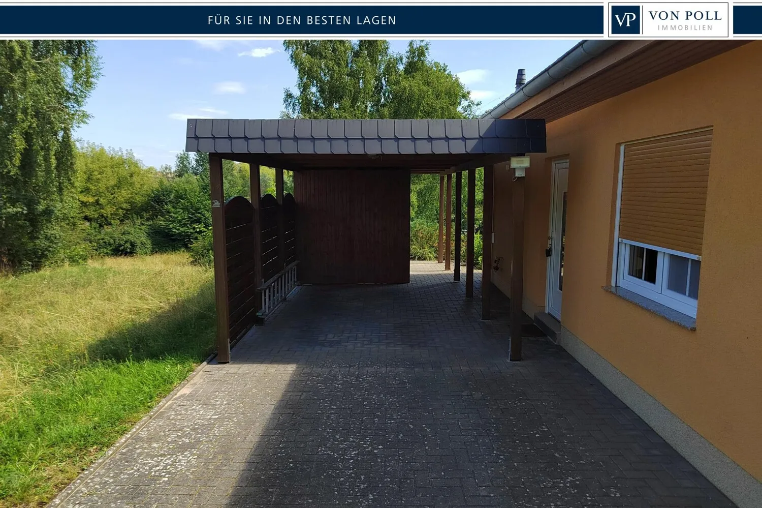 Carport mit Schuppen