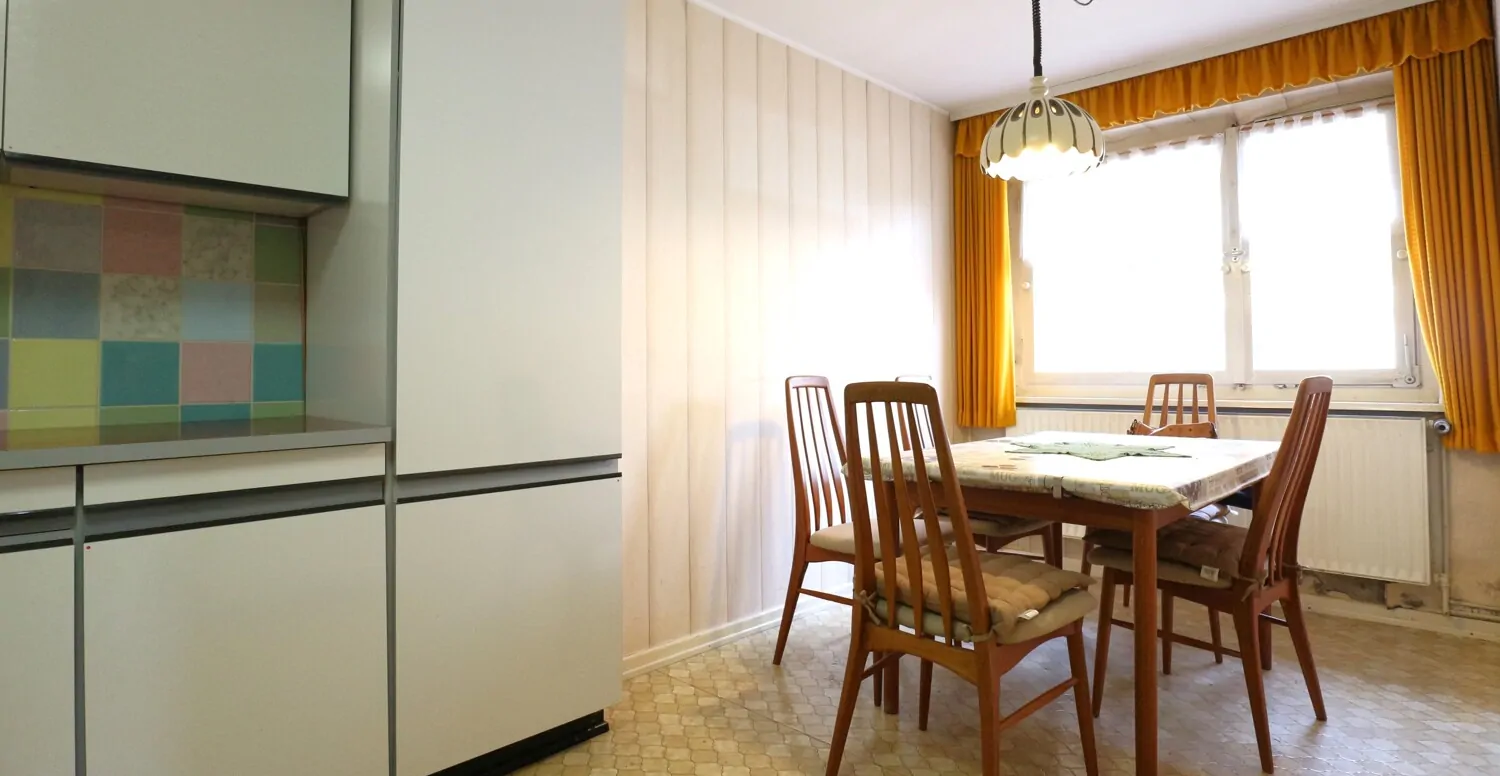 Küche mit Essbereich