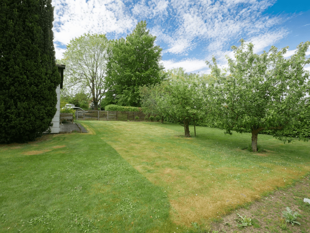 Garten mit Obstbäumen