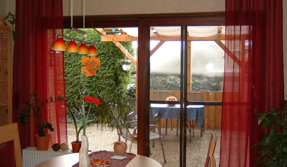 Esszimmer mit Gartenzugang