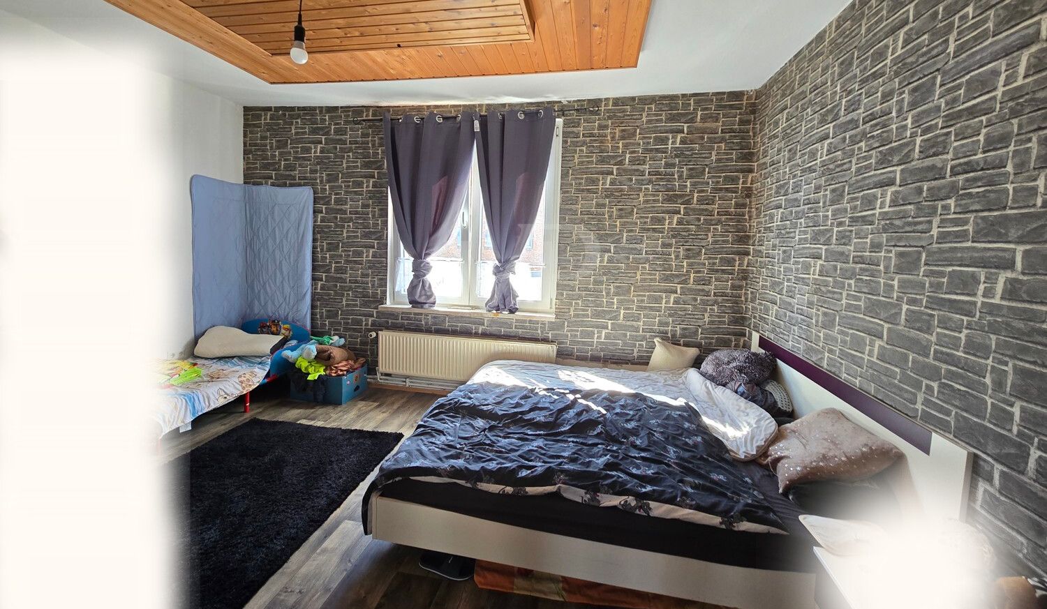 Schlafzimmer DG links