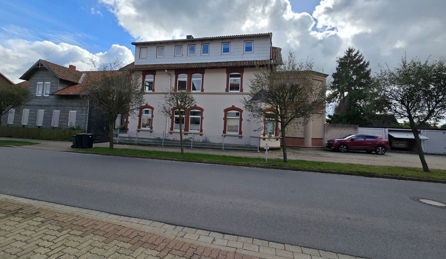 Straßenansicht