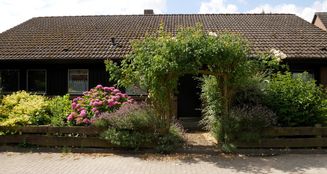 von_poll_real_estate_property_25113019_image_1