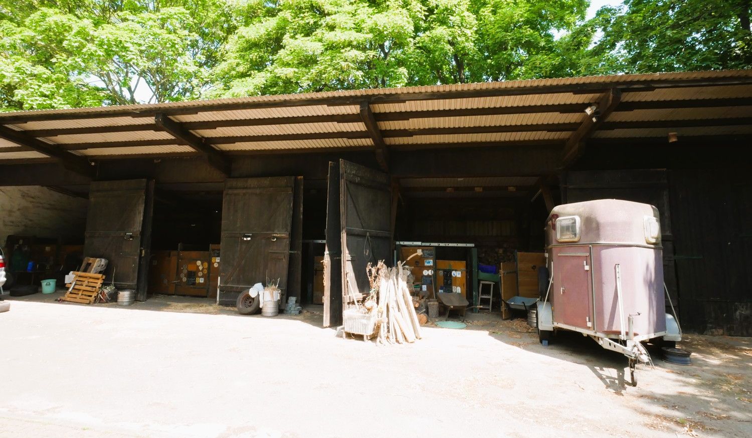 Stallgebäude -2