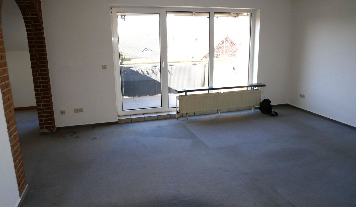 Wohnzimmer mit Balkon