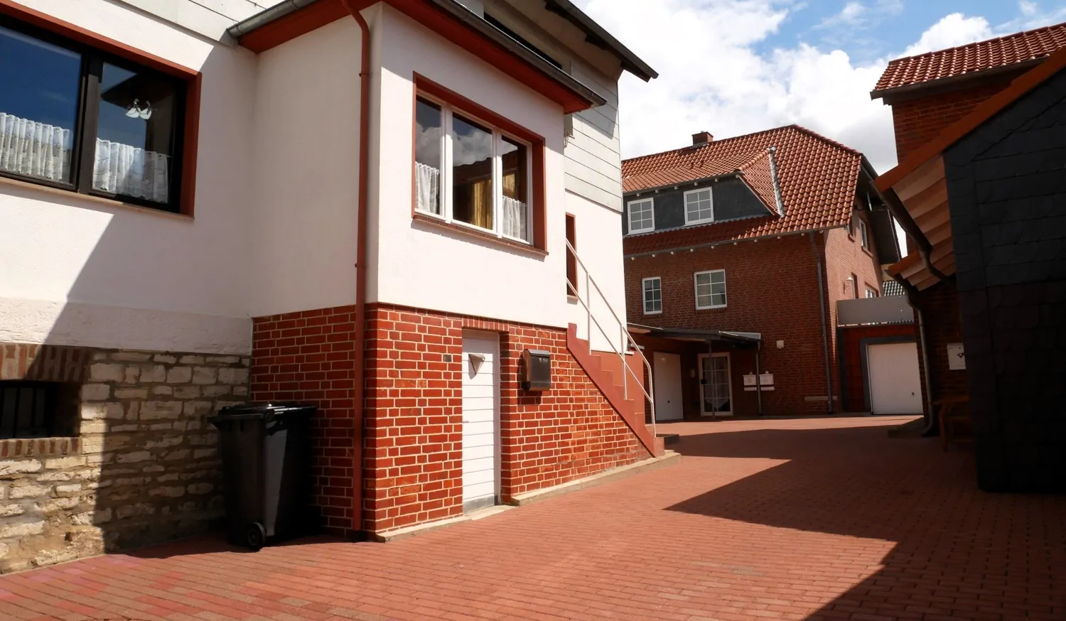 Blick auf beide Häuser