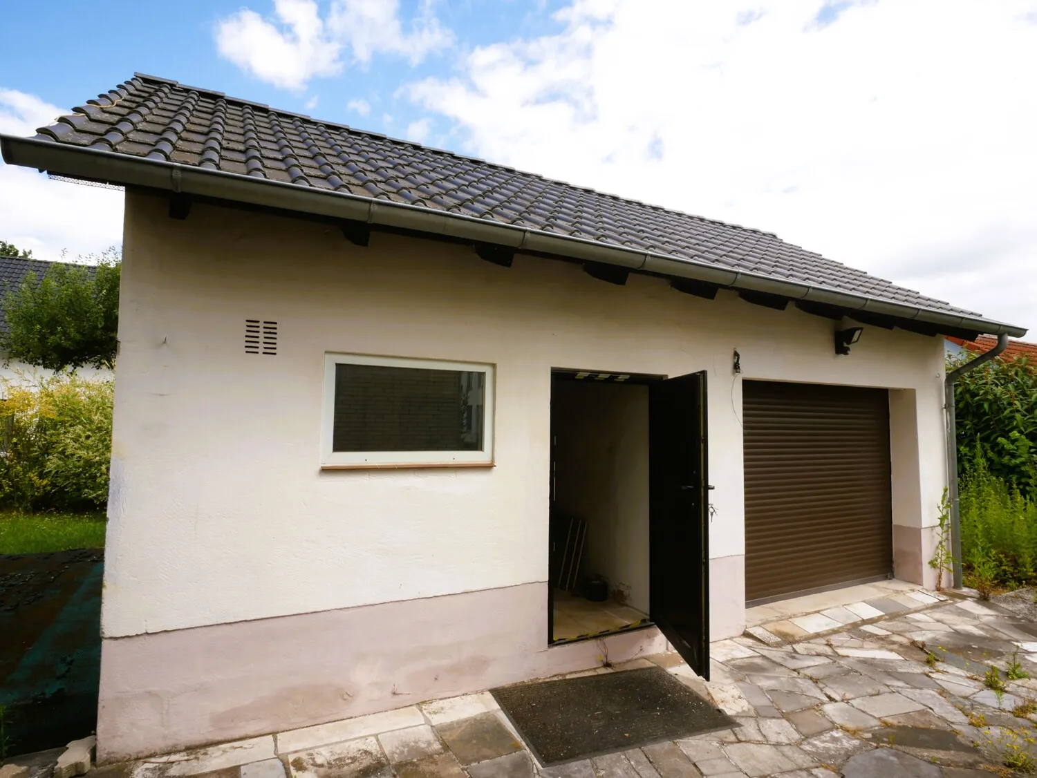Garage mit Abstellraum-2