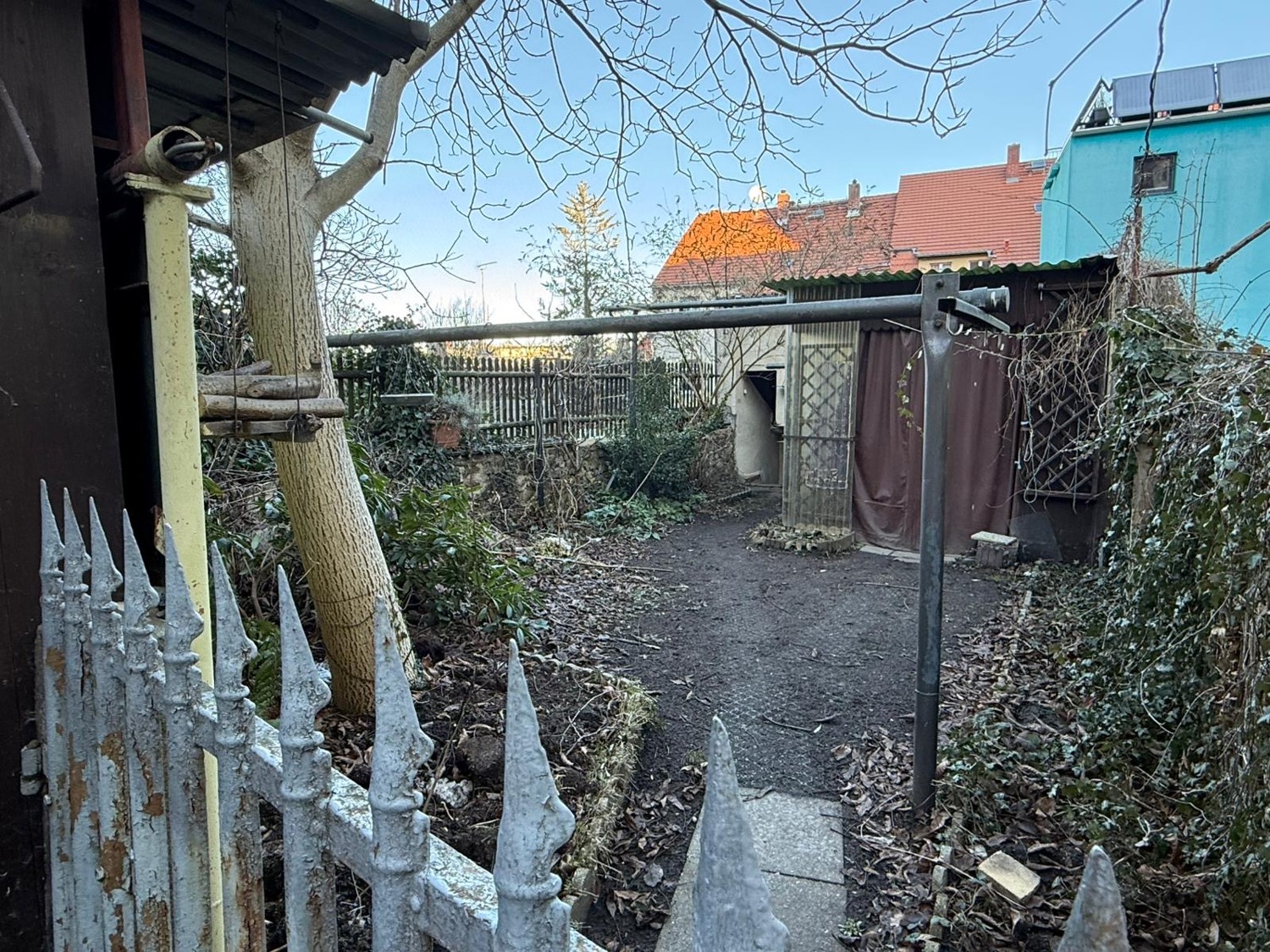 Sanierungsbedürftiges Stadthaus mit Ausbaupotenzial in zentraler Lage